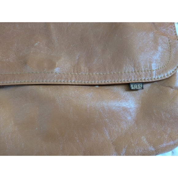 Tan Clutch - Picture 4 of 9